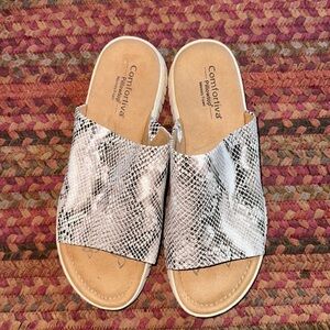 COMFORTIVA WHITE SNAKESKIN PILLOW TOP MEMORY FOAM SLIDE SANDALS